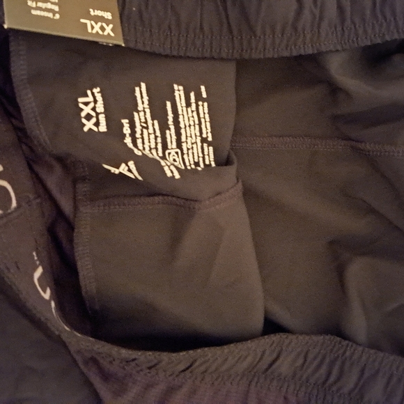NWT Men's Xersion running short with two zip pockets. No more dangling keys. - Picture 4 of 10